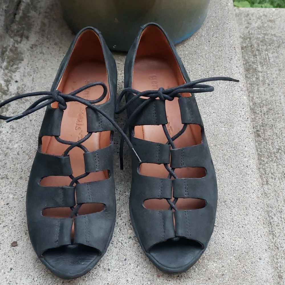 Almost New! Gentle Souls Vally Lily lace-up wedge sandal in black 7.5.